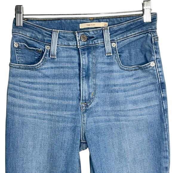 Levi’s 726 High Rise Flare Jeans W26 L32 Distressed Knees Light Wash Denim - Picture 2 of 8